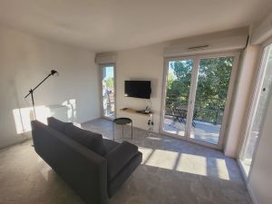 Image of Beautiful contemporary apartment close to amenities