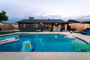Image of Auburn · The Auburn at Tempe I Heated Pool
