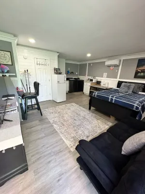 Image of Studio equipped extended or short term.wash & dryer pet friendly. Hablo espanol