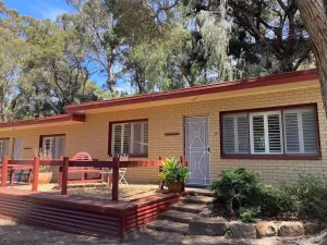 Image of Bradshaw House Self contained cabin 7