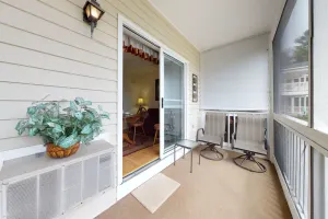 Image of Studio condo with screened porch and seasonal pool/pool table - near beaches