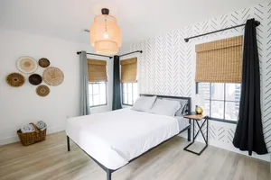 Image of 1-Bed w\/Private Entrance, quarters attached to main house, 10 Min from Downtown!