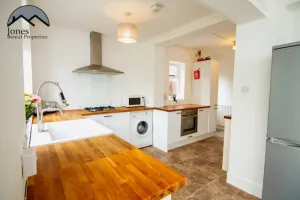 Image of Granby Grove Townhouse - Sleeps 8- 4 Bedrooms