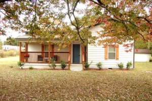 Image of Maple Tree Cottage - Close to boat docks and Wedding venues