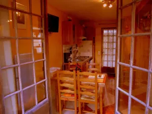 Image of Cottage in Vaires-sur-Marne with garden