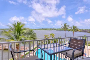 Image of PROMO 5% WEEKLY\/5% MONTHLY DISC.\nWaterfront Condo! Mins to Beach!Great location!