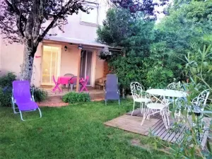 Image of Homerez - Apt. Villeneuve with garden