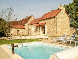 Image of Superb holiday home with pool