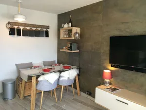 Image of Beautiful T2 with south facing balcony in high floor completely renovated in 2015.