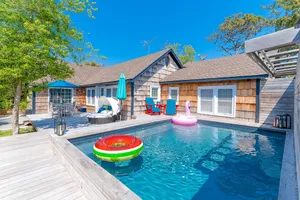 Image of Spacious beach cottage with private pool, hot tub, outdoor area & amazing suite