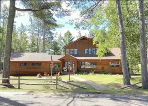 Image of Lakewood Lodge - Marquette Log Cabin w\/ Lake Views