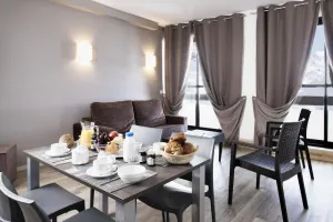 Image of Wifi, 100m from resort center, swimming pool, tv, ski locker, 25-30m², Les Menuires