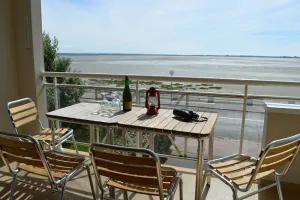 Image of T3 apartment with neat decoration, with unobstructed view of the bay