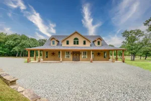 Image of Fantastic home on 18 acres! Perfect for family getaways and corporate retreats.