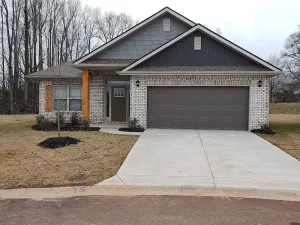 Image of Beautiful New House in the center of Boiling Springs