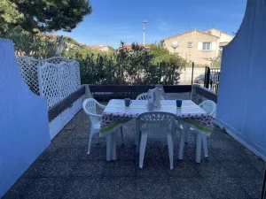 Image of Studio cabine 4 pers avec piscine, terrasse, proche commodités - Grau-du-Roi - FR-1-250-140