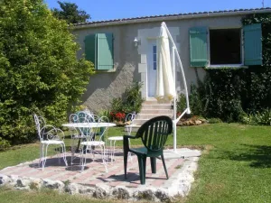 Image of House 4 people near the Dordogne