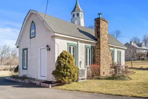 Image of Unique & Cozy Carriage House ~ Queen Beds ~ Patio!