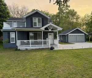 Image of Newly Remodeled, Comfy Home w\/Large Fenced Yard
