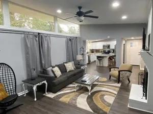 Image of Vaulted Ceilings & Accent Windows--1 mile from CU