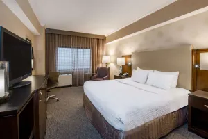 Image of Modern Accommodation in White Plains! Enjoy Indoor Pool & Free Airport Shuttle!