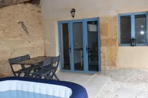 Image of Modern family gite, with pool and jacuzzi, close to Dordogne and Vezere Valleys.