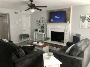 Image of Stylish and Spacious Townhouse overlooking Andrews Lake