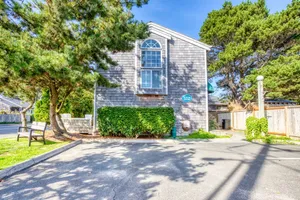 Image of Bright, dog-friendly, oceanside home - walk to the beach & downtown