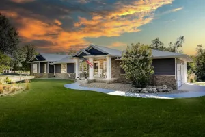 Image of Romantic cheerful home close to many attractions