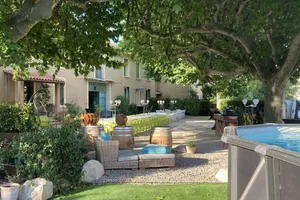 Image of 5 minutes from the Avignon sud freeway exit, Mas du Gros Vincent in Vaucluse.