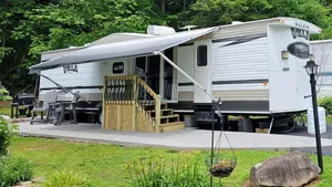 Image of Sleeps 7 with a bath and a half across from the GSMNP!