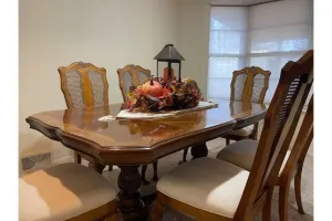 Image of A “Mauvelous” Abode (3 bedroom 2 bath house)