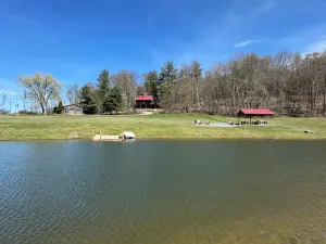 Image of Gorgeous views -Beautiful pond - Fishing- Swimming- Privacy -Pet Friendly-Hiking