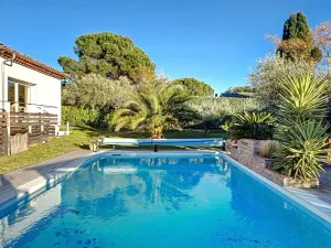 Image of Apartment for 4 people with garden and pool, located in the heart of the Massif des Maures