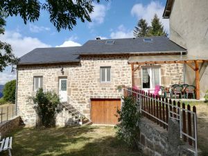 Image of stone house Saint Léger de Peyre