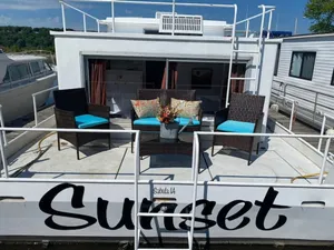 Image of Unique and Serene Sunset Houseboat for 4