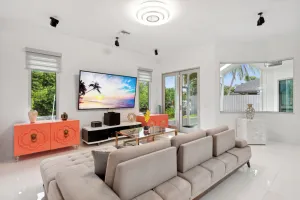 Image of Luxury Modern Waterfront House in BEST Location! King Bed Suite & Close to Beach