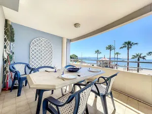 Image of Appartement T3 avec climatisation et parking à La Ciotat (4 pers) - FR-1-770-17