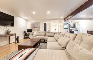 Image of Entire Home 3B 2Ba