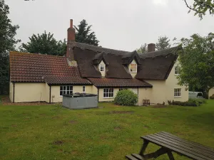 Image of Exceptional cottage with country views.