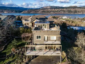 Image of Gorgeous, Views, Perfect Hood River Getaway!