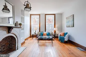 Image of 4 Bedroom 4 Full Bathroom Near Downtown with FREE parking