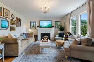 Image of Charming cottage in the city; walk to Main Street