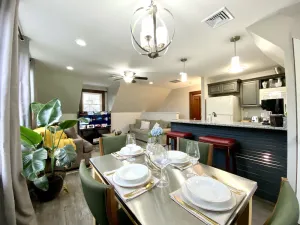 Image of Safe & Trendy Historic Midtown 3rd Floor Riverview Apartment