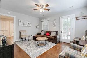 Image of 2A Gem near museums& Scott's addition\/Fire-pit\/ fully fenced