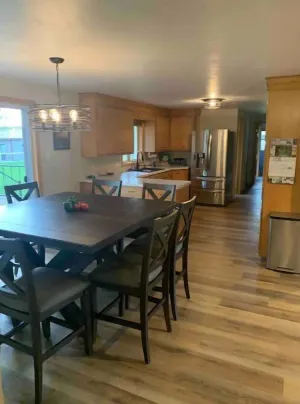 Image of Green Bay Central Location! Great Yard! Big Deck! Bike Trails! Dog Park!Private!