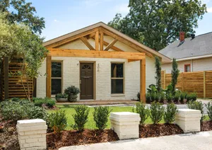 Image of Modern Corporate Home \/ 406 Peake Street