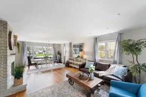 Image of Light & Bright  4 Bed  Hot Tub  Patio  Private Parking and Yard Near OSU