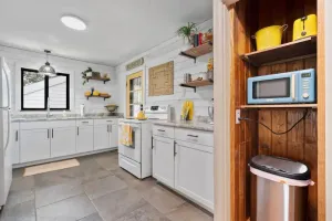 Image of Quaint Cottage minutes to Oaklawn and Downtown