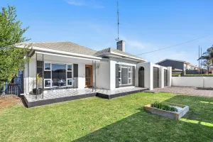 Image of House plus fully equipped retreat. Sleeps 10 in Mount Gambier, South Australia